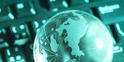 以信息技术应用能力提升与数字内容制作为抓手，推动中小学教师专业发展新跃迁